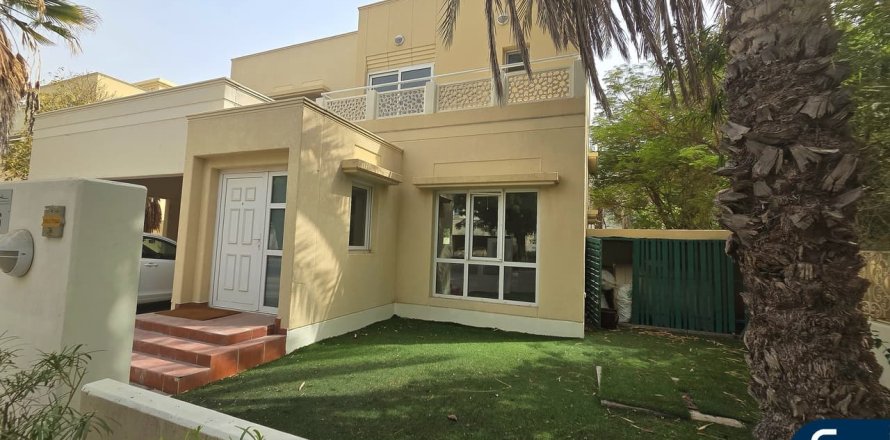 Villa asukohaga Meadows, Dubai, AÜE: 4 magamistoaga, 539 m² Nr 668562