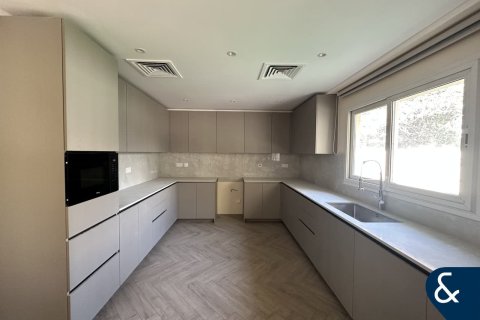 Vila u Meadows, Dubai, UAE 540 m2, 4 spavaćih soba Br. 668562