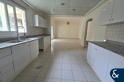 Üürile anda villa asukohaga Meadows, Dubai, AÜE: 4 magamistoaga, 539 m² Nr 668562 - pilt 6