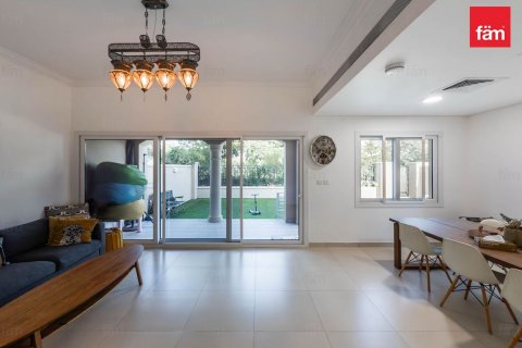 Řadový dům v Dubai, SAE 3 ložnice, 283.7 m² Č.: 630496 - fotografie 2