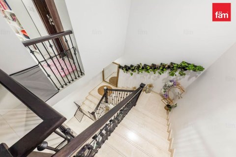 Řadový dům v Dubai, SAE 3 ložnice, 283.7 m² Č.: 630496 - fotografie 14