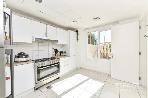 Villa in The Springs, Dubai, UAE 2 bedrooms, 167 sq.m. № 649766 - photo 5