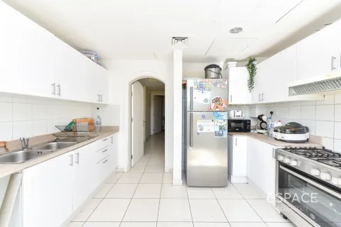 Villa in The Springs, Dubai, UAE 2 bedrooms, 167 sq.m. № 649766 - photo 4