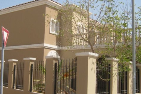 Townhouse in Jumeirah Village Circle, Dubai, UAE 3 bedrooms, 317 sq.m. № 718109 - photo 3
