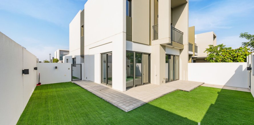 Townhouse i Dubai, UAE 4 soveværelser, 215.91 kvm № 733660