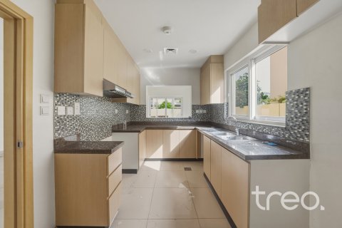 Üürile anda villa asukohaga Dubai, AÜE: 3 magamistoaga, 204.76 m² Nr 733657 - pilt 8