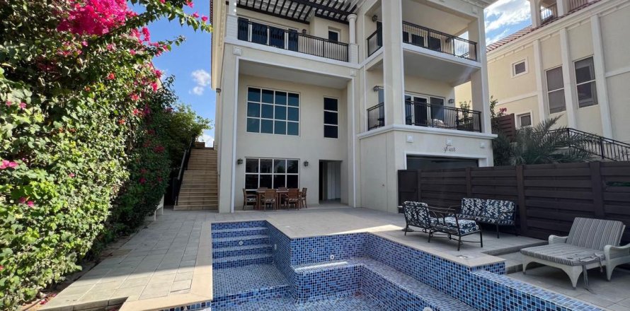 Villa em Dubai, EAU 4 quartos, 965 m2 № 687945