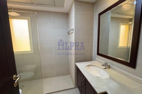 Villa in Al Hamra Village, Ras Al Khaimah, UAE 5 bedrooms, 944.8 sq.m. № 687948 - photo 10