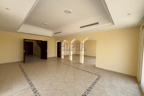 Villa in Al Hamra Village, Ras Al Khaimah, UAE 5 bedrooms, 944.8 sq.m. № 687948 - photo 4