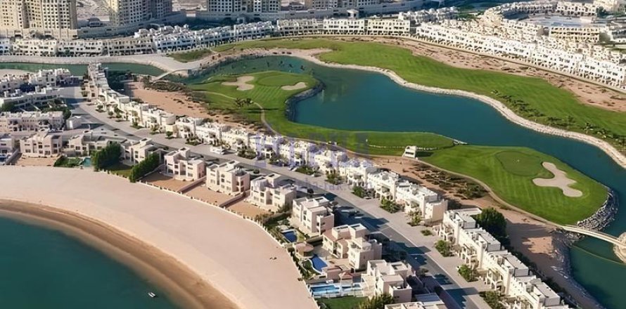 Villa in Al Hamra Village, Ras Al Khaimah, UAE 5 bedrooms, 944.8 sq.m. № 687948