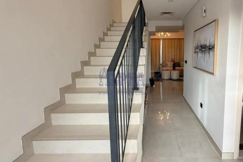 Townhouse in Al Hamra Village, Ras Al Khaimah, UAE 3 bedrooms, 201.6 sq.m. № 687951 - photo 4