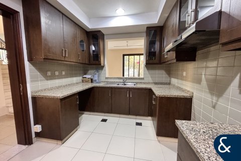 Villa para arrendamento em Reem, Dubai, EAU 4 quartos, 250 m2 № 685233 - foto 4