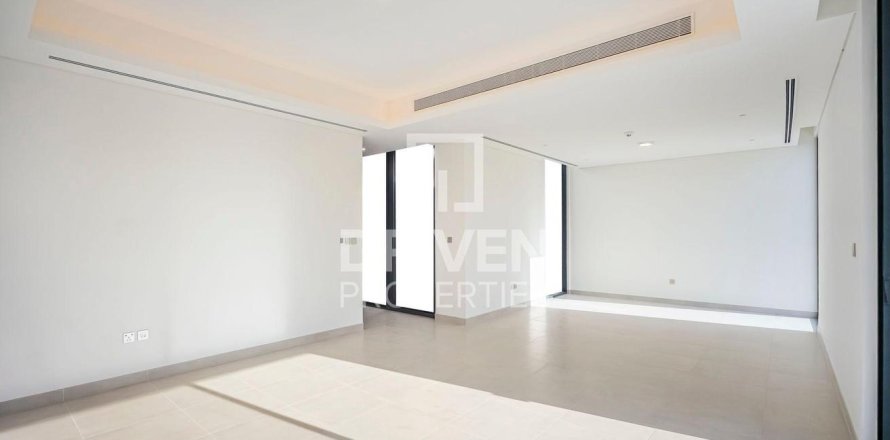 Huvila Arabian Ranches 3, Dubai, Arabiemiraatit 5 makuuhuonetta, 385 m2 № 682813