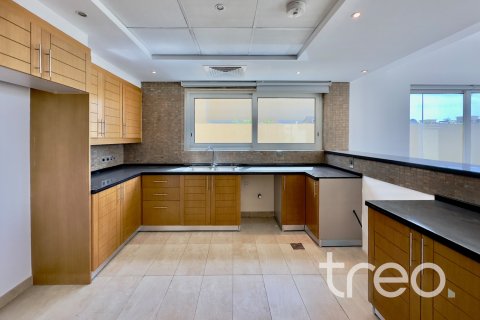 Villa te huur in Jumeirah Park, Dubai, VAE 4 slaapkamers, 386.2 vr.m., nr 733554 - foto 7