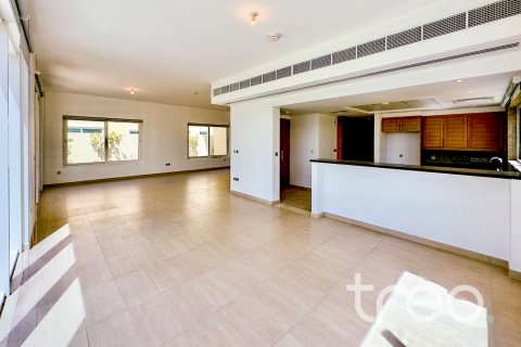 Villa te huur in Jumeirah Park, Dubai, VAE 4 slaapkamers, 386.2 vr.m., nr 733554 - foto 4