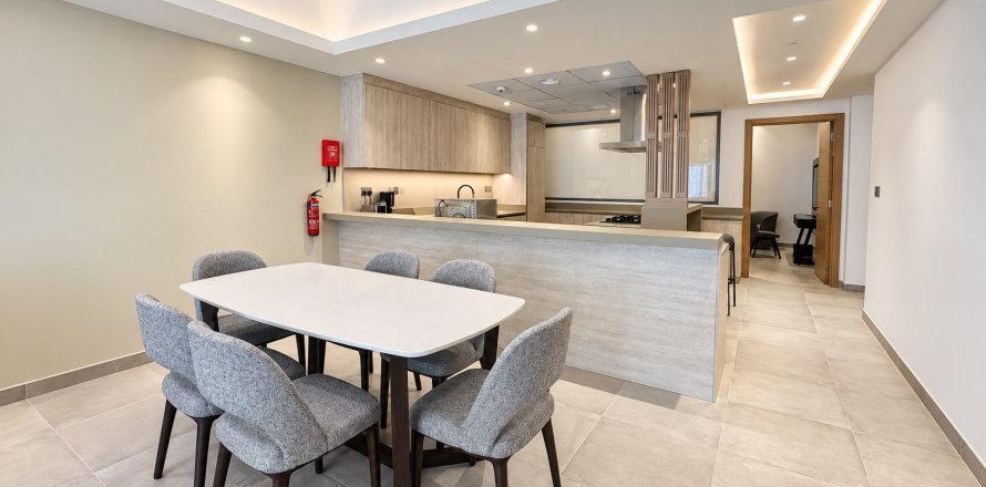 Apartment in Jumeirah Lake Towers, Dubai, UAE 1 bedroom, 133.33 sq.m. № 768771