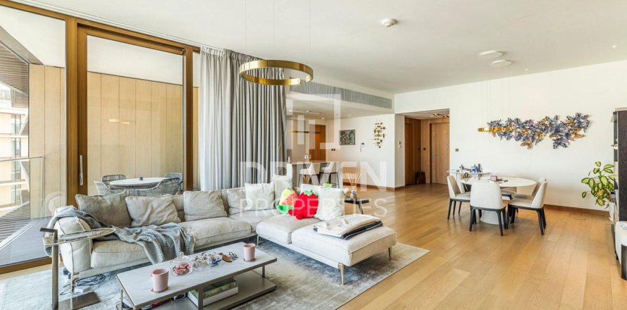 Wohnung in Jumeirah, Dubai, VAE: 3 Schlafzimmer, 242 m2 Nr. 684141