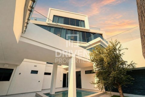Villa Umm Suqeim, Dubaijā, AAE 5 istabas, 594.58 m2 Nr. 741689 - attēls 2