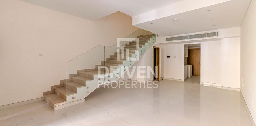 Таунхаус в Джумейра Вилладж Серкл, Дубай, ОАЕ 4 спальні, 376м2 № 654136