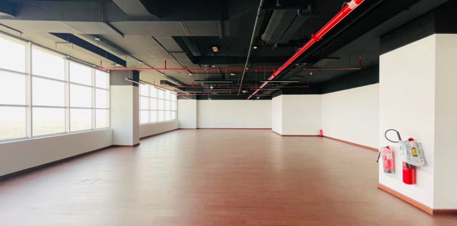 Escritório em Dubai, EAU 163.7 m2 № 760270