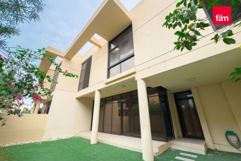 Villa te koop in Dubai, VAE 3 slaapkamers, 253 vr.m., nr 668722 - foto 2