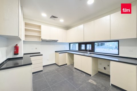 Villa te koop in Dubai, VAE 3 slaapkamers, 253 vr.m., nr 668722 - foto 6