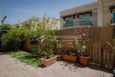 Villa in Abu Dhabi Gate City, UAE 4 bedrooms, 252.3 sq.m. № 256611 - photo 7