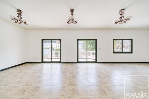 Villa sa Jumeirah, Dubai, UAE 5 silid-tulugan, 930.15 sq.m. № 747770 - larawan 2