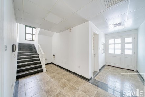 Villa sa Jumeirah, Dubai, UAE 5 silid-tulugan, 930.15 sq.m. № 747770 - larawan 4