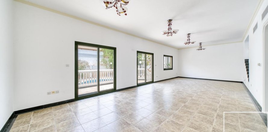 Villa sa Jumeirah, Dubai, UAE 5 silid-tulugan, 930.15 sq.m. № 747770