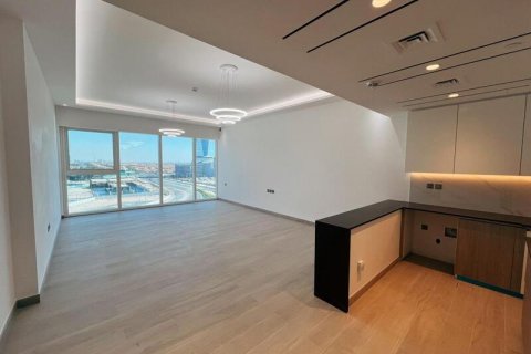 Apartment in Jumeirah Lake Towers, Dubai, UAE 1 room, 41.53 sq.m. № 637614 - photo 1