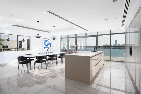 Huoneisto Palm Jumeirah, Dubai, Arabiemiraatit 4 makuuhuonetta, 471 m2 № 643065 - kuva 14