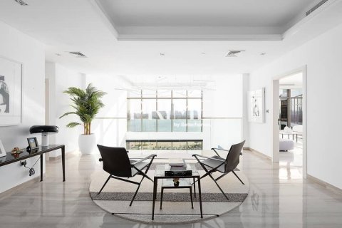 Huoneisto Palm Jumeirah, Dubai, Arabiemiraatit 4 makuuhuonetta, 471 m2 № 643065 - kuva 4