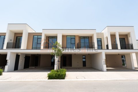 Townhouse di Arabian Ranches 3, Dubai, UEA 3 kamar tidur, 145 m2 nomor 740647 - foto 2