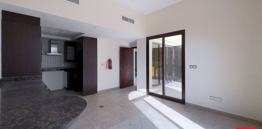 Radový dom v Dubai, SAE 4 spálne, 399.5 m2 č. 763014