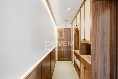 Huoneisto Downtown Dubai (Downtown Burj Dubai), Arabiemiraatit 2 makuuhuonetta, 119.01 m2 № 746026 - kuva 16