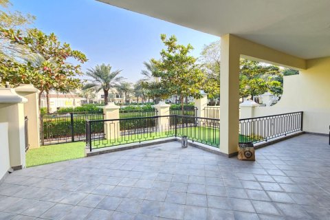 Townhouse in Ras Al Khaimah, UAE 4 bedrooms, 376 sq.m. № 734551 - photo 2
