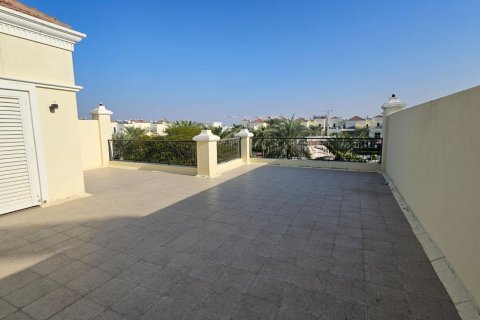 Townhouse in Ras Al Khaimah, UAE 4 bedrooms, 376 sq.m. № 734551 - photo 25
