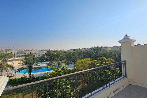 Shtëpi në qytet në Ras Al Khaimah, Emiratet e Bashkuara Arabe 4 dhoma gjumi, 376 m2. № 734551