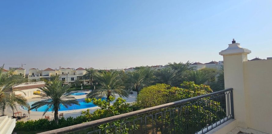 Townhouse in Ras Al Khaimah, UAE 4 bedrooms, 376 sq.m. № 734551