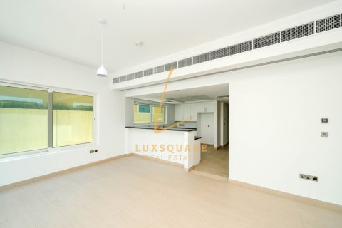 Villa zur Miete in Jumeirah Park, Dubai, VAE 4 Schlafzimmer, 593 m2 Nr. 700864 - Foto 2