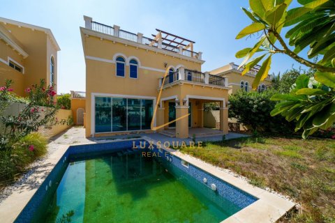 Вилла в Jumeirah Park, Дубай, ОАЭ 4 спальни, 593м2 № 700864