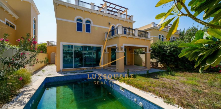 Villa in Jumeirah Park, Dubai, VAE: 4 Schlafzimmer, 593 m2 Nr. 700864