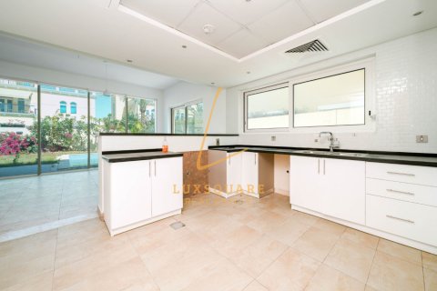 Villa zur Miete in Jumeirah Park, Dubai, VAE 4 Schlafzimmer, 593 m2 Nr. 700864 - Foto 3