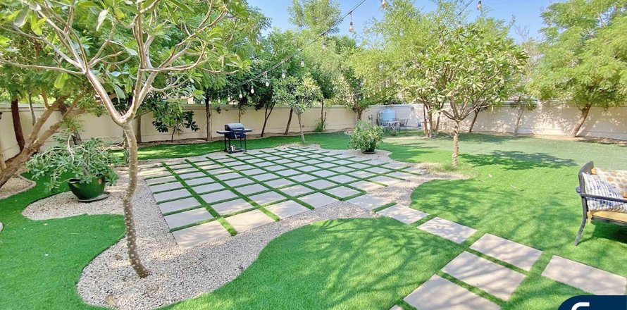 Vila u gradu Jumeirah Village Triangle, Dubai, UAE 2 spavaće sobe, 686 m2 Br. 668114