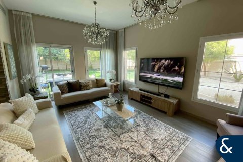 Jumeirah Village Triangle, Dubai, UAE의 임대용 빌라 침실 2개, 686제곱미터 번호 668114 - 사진 3