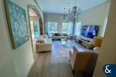 Jumeirah Village Triangle, Dubai, UAE의 임대용 빌라 침실 2개, 686제곱미터 번호 668114 - 사진 6