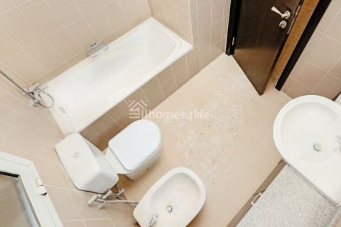 Appartement te koop in Remraam, Dubai, VAE 2 slaapkamers, 107 vr.m., nr 679645 - foto 3