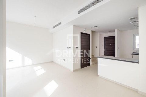 Townhouse in Dubai, UAE 3 bedrooms, 112.23 sq.m. № 744666 - photo 2