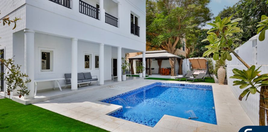 Huvila The Villa, Dubai, Arabiemiraatit 5 makuuhuonetta, 570 m2 № 698087